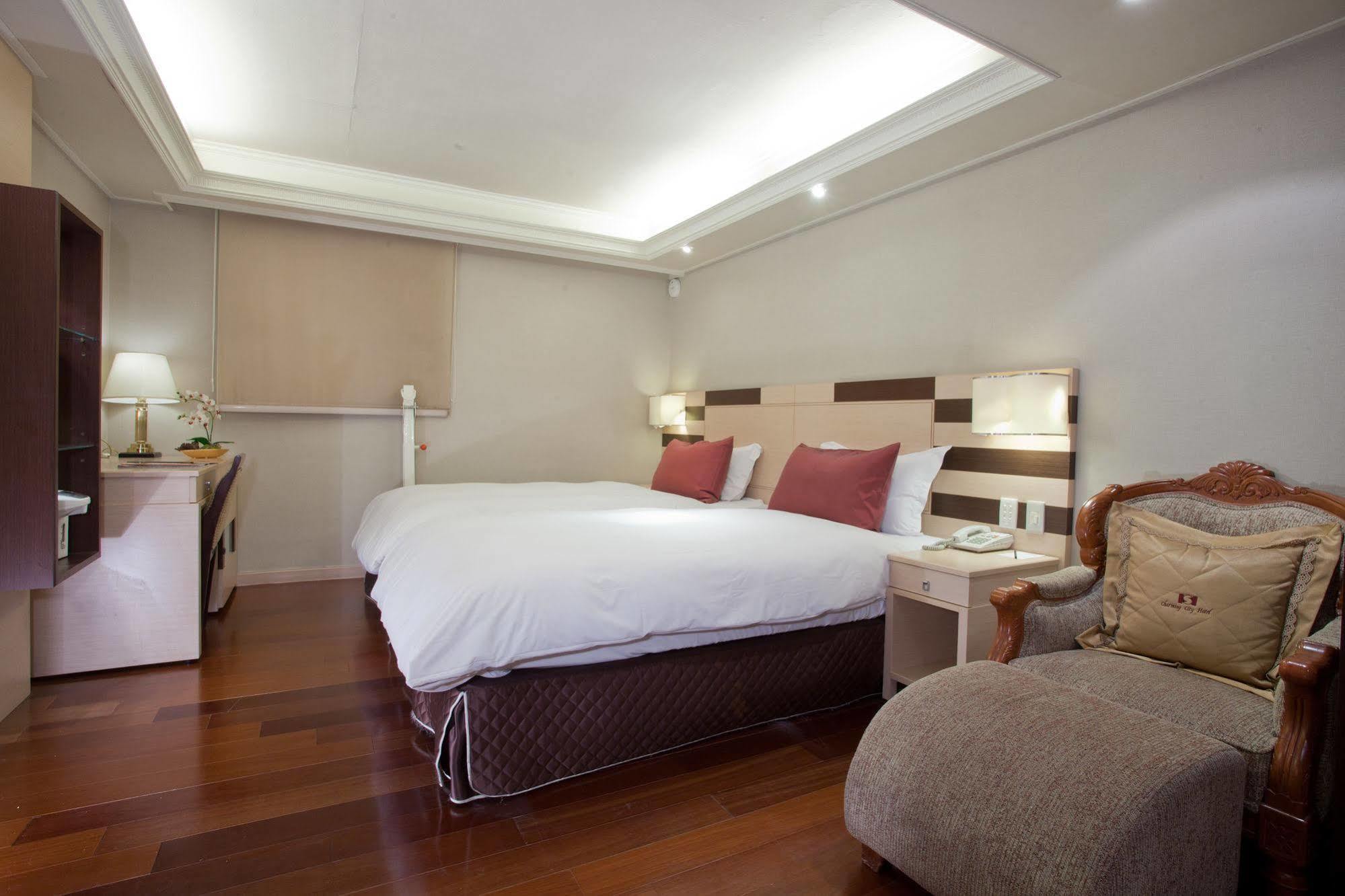 Charming Castle Hotel Taipei Esterno foto